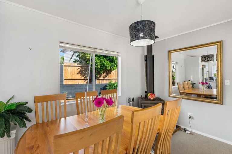 Photo of property in 1/16 Midgley Road, West Harbour, Auckland, 0618