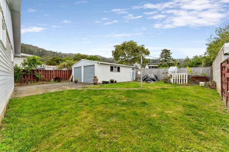 Photo of property in 18 Tanekaha Street, Stokes Valley, Lower Hutt, 5019