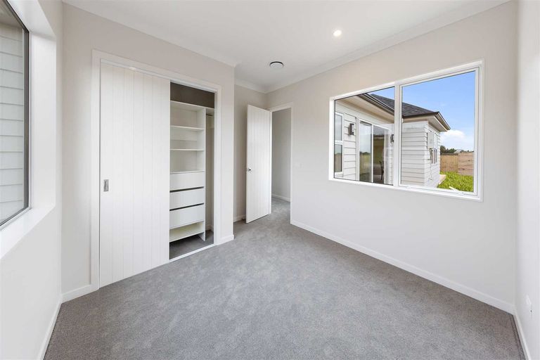 Photo of property in 53 Sunset Road, Totara Vale, Auckland, 0632