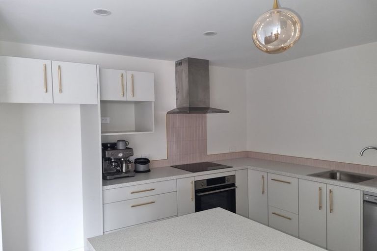 Photo of property in 8 Julian Place, Westown, New Plymouth, 4310