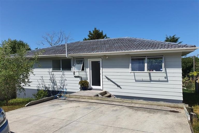Photo of property in 64a Colwill Road, Massey, Auckland, 0614