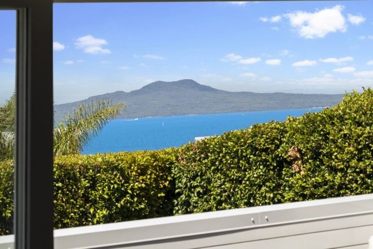 Photo of property in 38 Churchill Road, Murrays Bay, Auckland, 0630