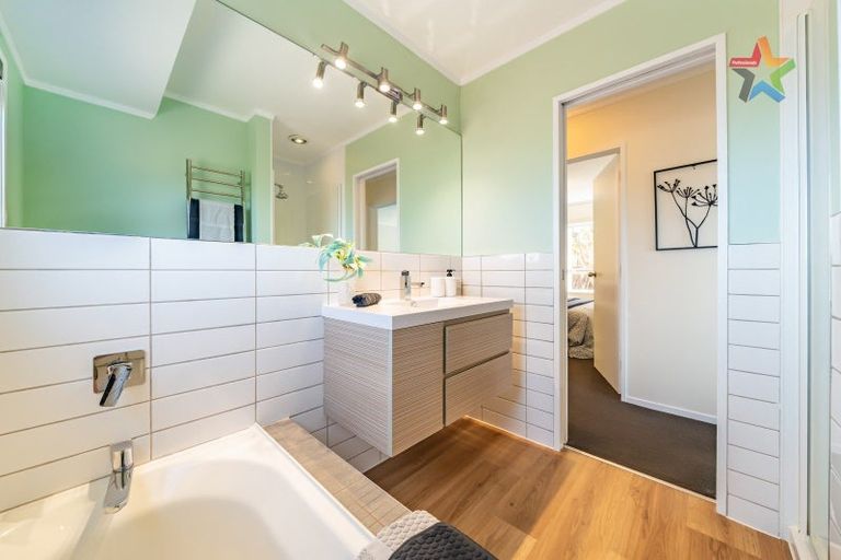 Photo of property in 11 Jasmine Grove, Maungaraki, Lower Hutt, 5010