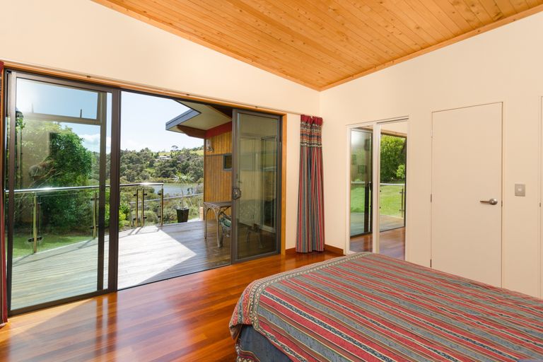 Photo of property in 106 Kemp Road, Massey, Auckland, 0614