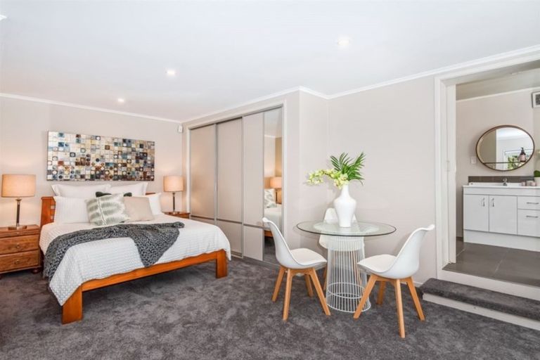 Photo of property in 98 Park Hill Road, Birkenhead, Auckland, 0626