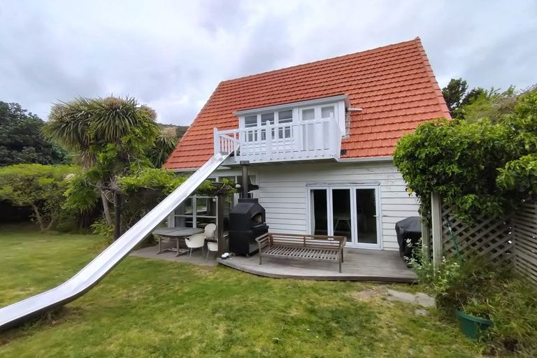 Photo of property in 404 Muritai Road, Eastbourne, Lower Hutt, 5013