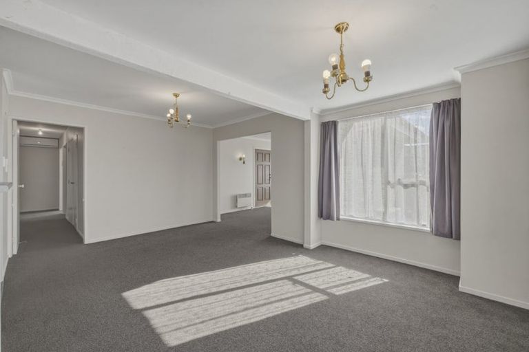 Photo of property in 1/98a Lake Terrace Road, Burwood, Christchurch, 8061
