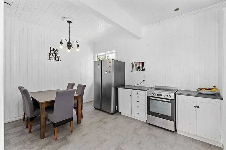 Photo of property in 64 Kaitemako Road, Welcome Bay, Tauranga, 3112