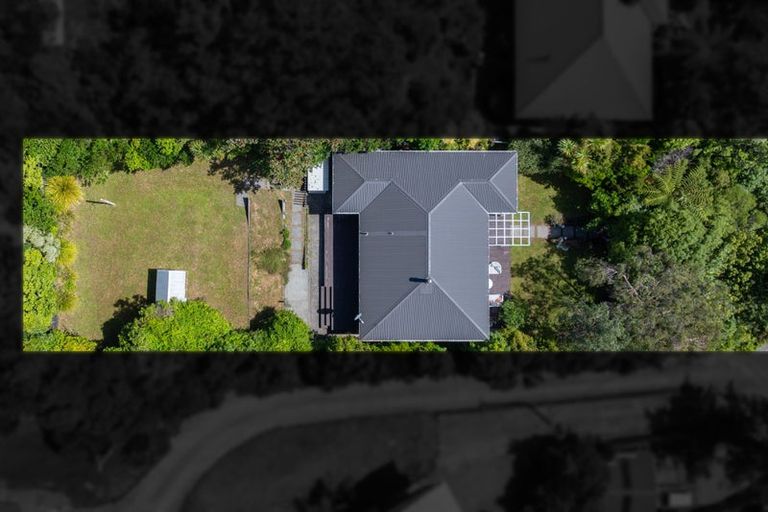 Photo of property in 1 Wakely Road, Newlands, Wellington, 6037