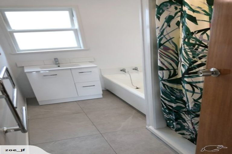 Photo of property in 1/4 Margaret Place, Milford, Auckland, 0620