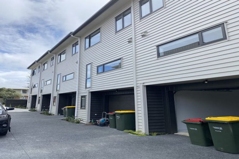 Photo of property in 2c Fowler Street, Northcote, Auckland, 0627