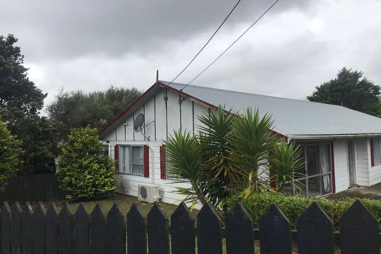 Photo of property in 43 Levant Street, Cannons Creek, Porirua, 5024