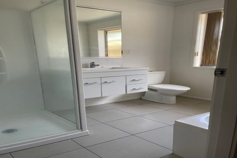 Photo of property in 25 Ambassador Glade, Orewa, 0931