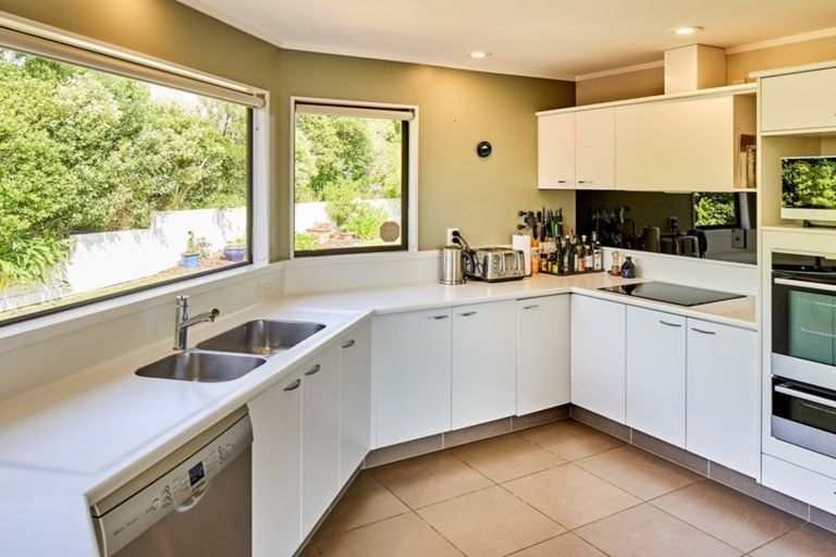 Photo of property in 50 Molyneux Close, Whitby, Porirua, 5024