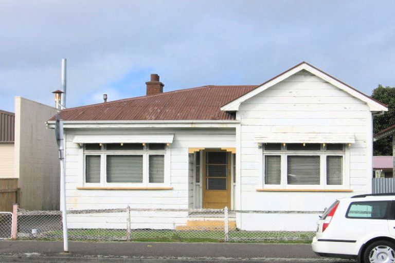 Photo of property in 206 Featherston Street, Palmerston North, 4410