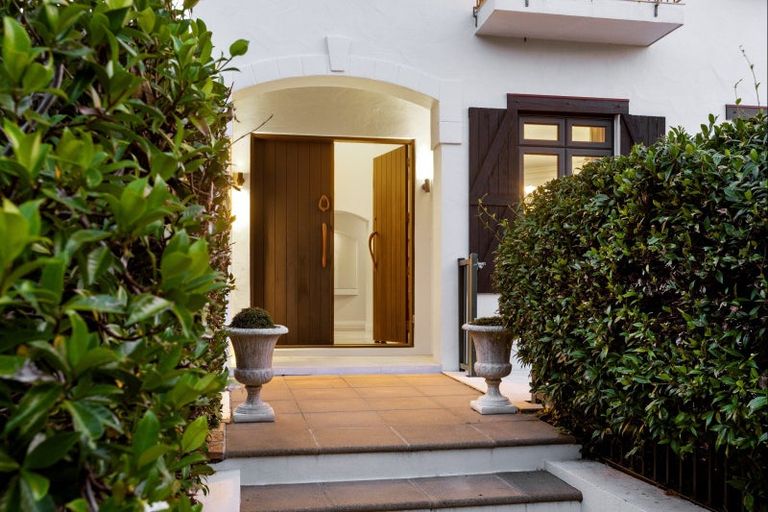 Photo of property in 21 Penwood Close, East Tamaki Heights, Auckland, 2016