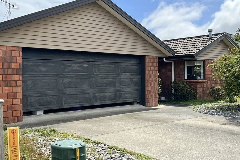 Photo of property in 14 Gandalf Crescent, Paraparaumu, 5032