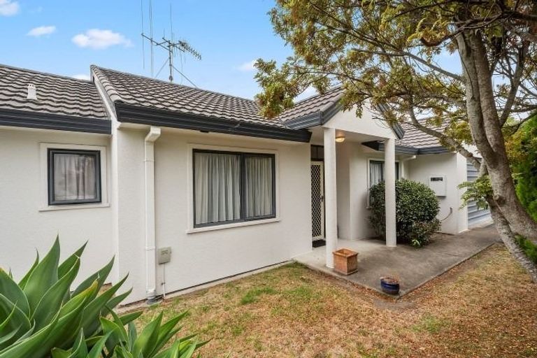 Photo of property in 16 Pampas Grove, Welcome Bay, Tauranga, 3112