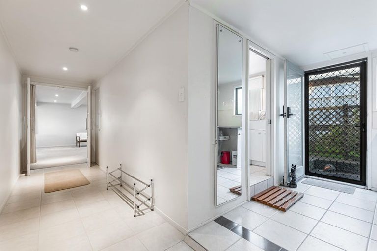 Photo of property in 18 Lavelle Road, Henderson, Auckland, 0612