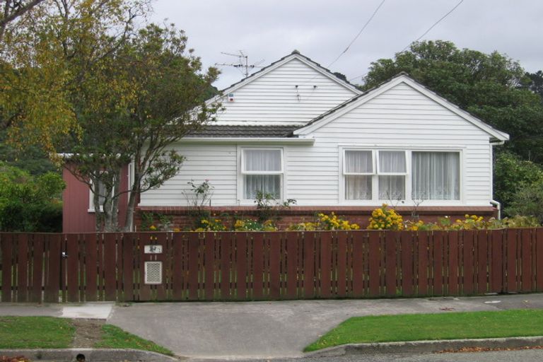 Photo of property in 27 Milne Crescent, Taita, Lower Hutt, 5011
