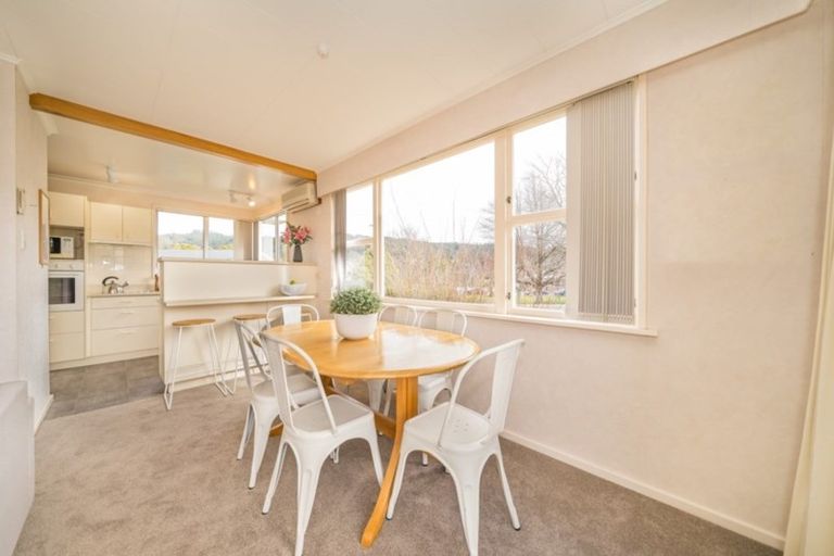 Photo of property in 4a Dowling Grove, Silverstream, Upper Hutt, 5019