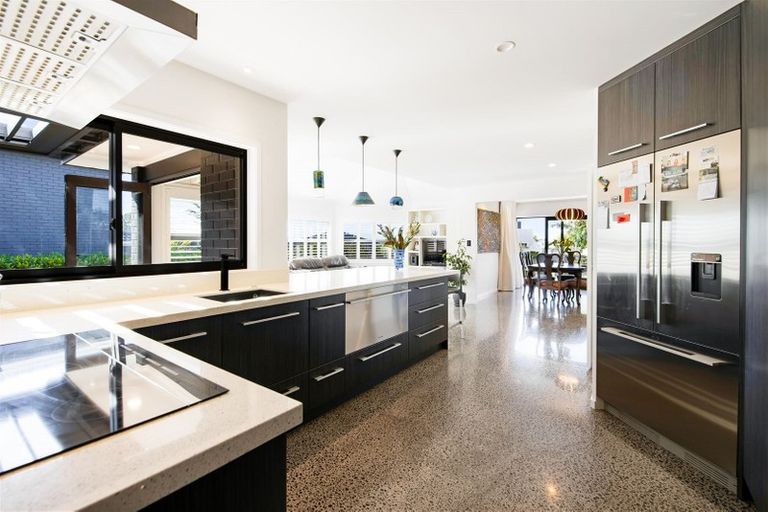 Photo of property in 20 Renoir Street, West Harbour, Auckland, 0618