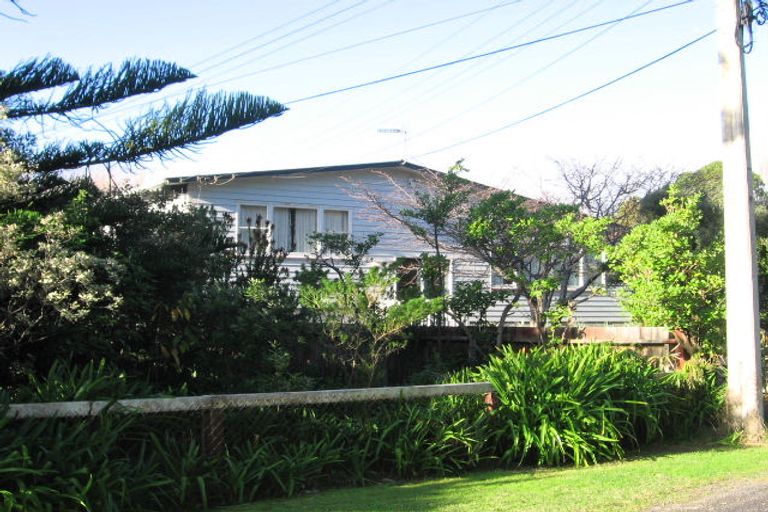 Photo of property in 5 Rangihiroa Street, Waikanae Beach, Waikanae, 5036
