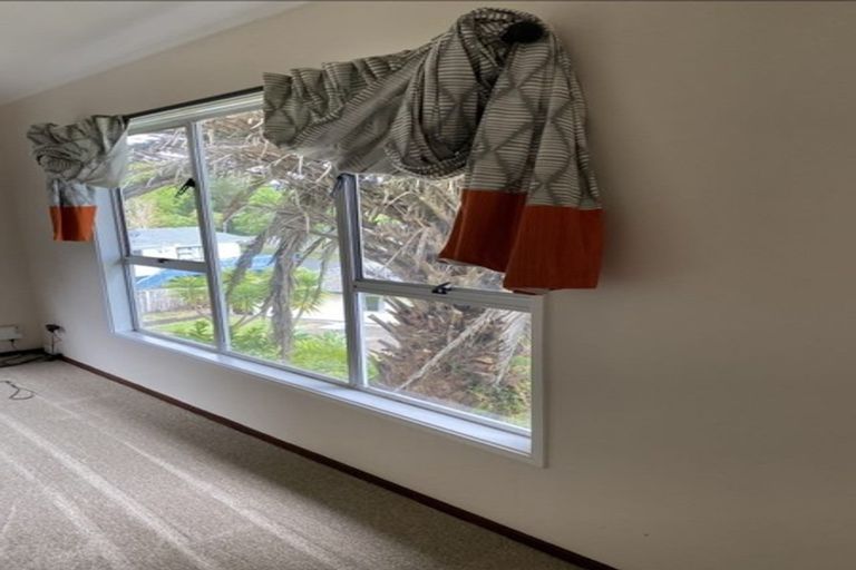 Photo of property in 11 Beaudine Avenue, Glenfield, Auckland, 0629