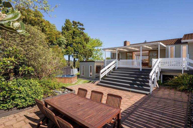 Photo of property in 6 Dolbear Street, Titirangi, Auckland, 0604