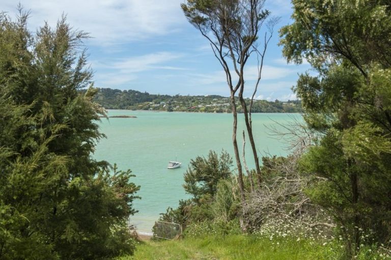 Photo of property in 90 Tahunatapu Road, Parua Bay, Whangarei, 0174