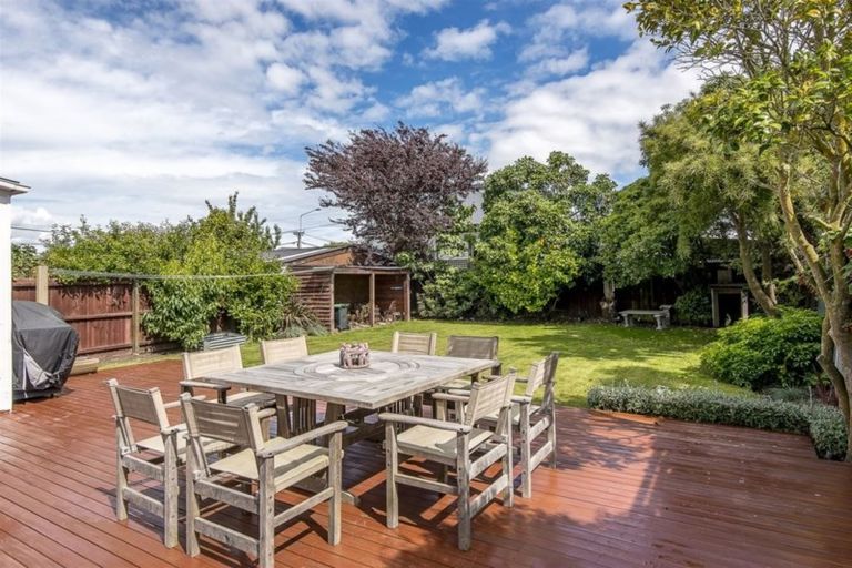 Photo of property in 129 Somerfield Street, Somerfield, Christchurch, 8024