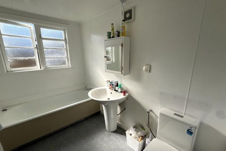 Photo of property in 6 Rolleston Street, Hokowhitu, Palmerston North, 4410