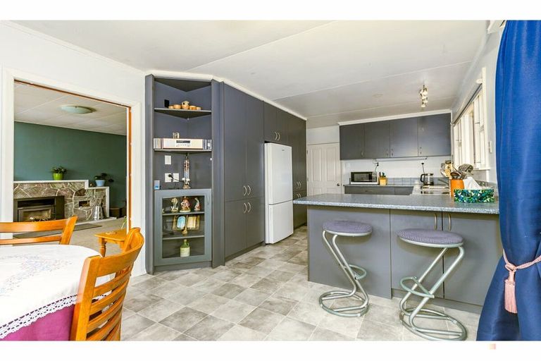 Photo of property in 24 Rhodes Street, Waimate, 7924