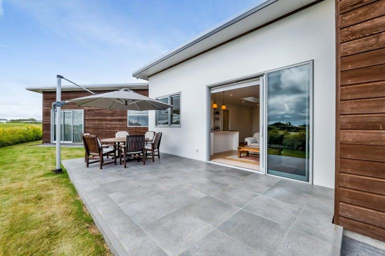Photo of property in 25 Aderman Place, Hurworth, New Plymouth, 4310