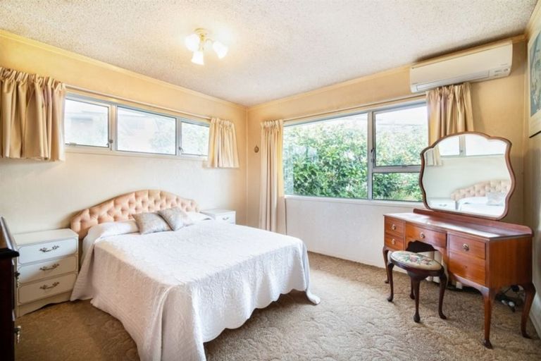 Photo of property in 2/4 Seaview Road, Milford, Auckland, 0620