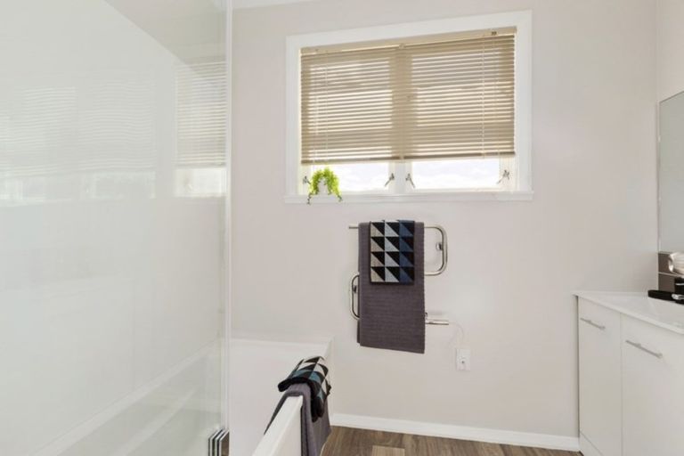 Photo of property in 358 Stokes Valley Road, Stokes Valley, Lower Hutt, 5019