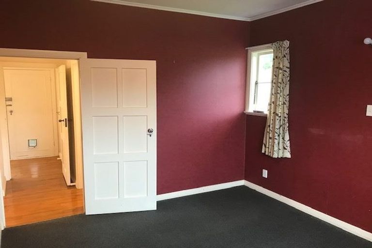 Photo of property in 179 Whites Line East, Waiwhetu, Lower Hutt, 5010