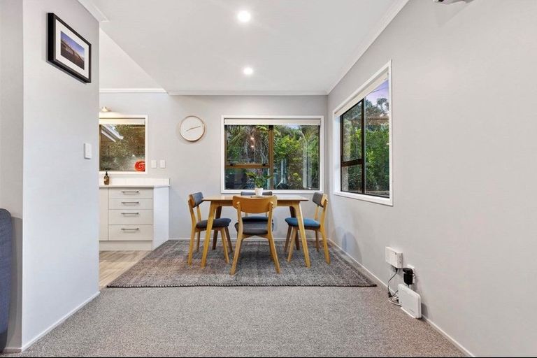 Photo of property in 15a Bridge Avenue, Te Atatu South, Auckland, 0610