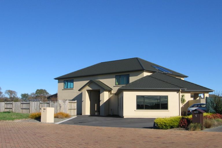 Photo of property in 6 Banksia Grove, Milson, Palmerston North, 4414