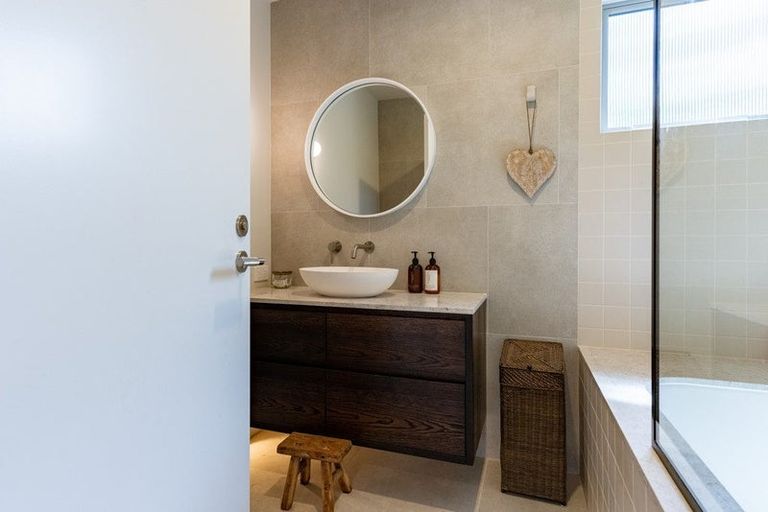 Photo of property in 18 Hastings Road, Mairangi Bay, Auckland, 0630