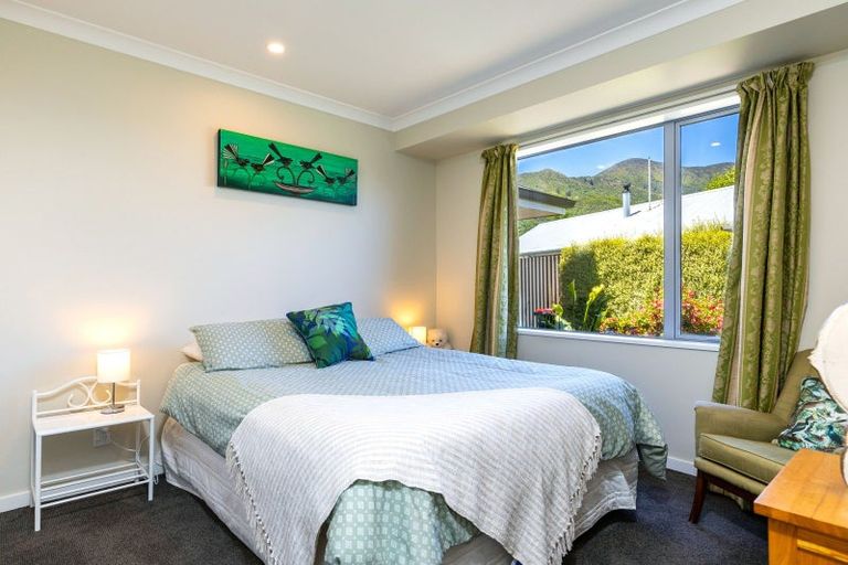 Photo of property in 6a Huia Street, Waikawa, Picton, 7220