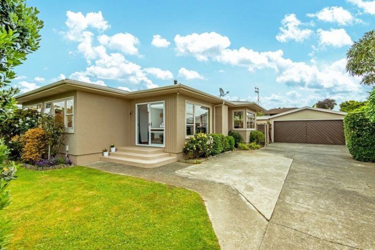 Photo of property in 86 Wikiriwhi Crescent, Awapuni, Palmerston North, 4412