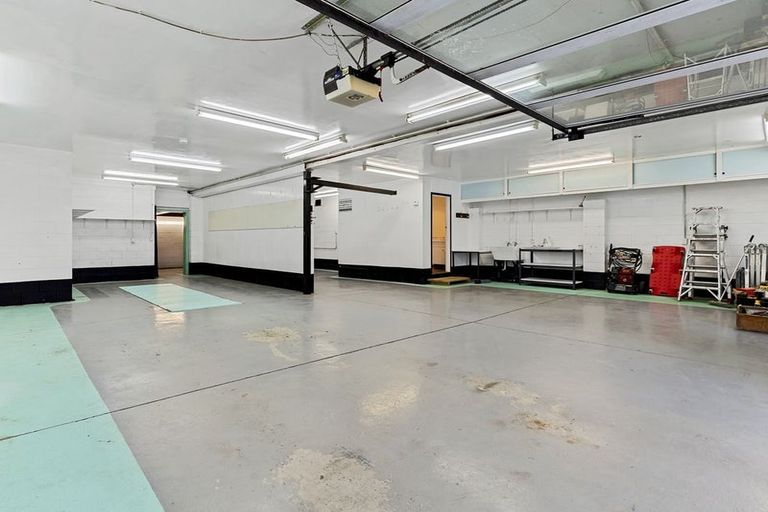 Photo of property in 219 Devon Street West, New Plymouth, 4310