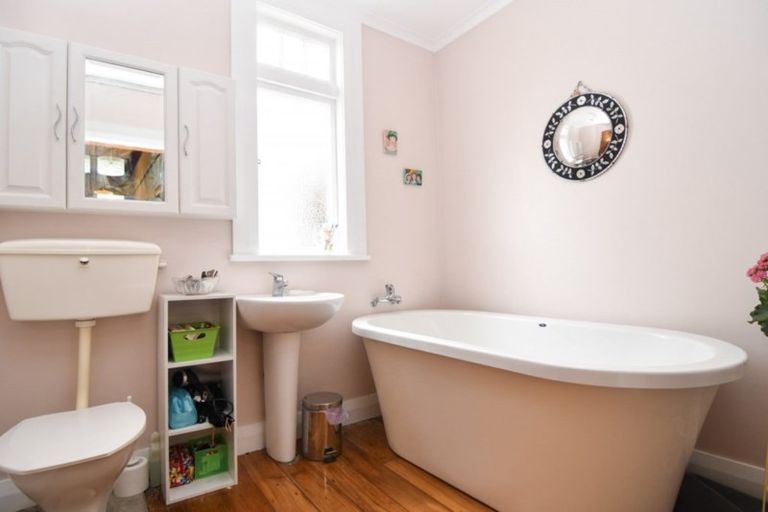 Photo of property in 270 High Street North, Carterton, 5713