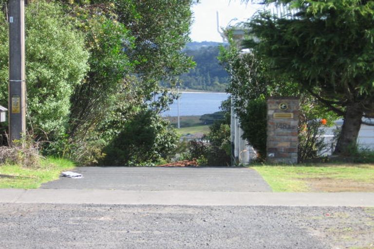 Photo of property in 2/148 Sunset Road, Unsworth Heights, Auckland, 0632