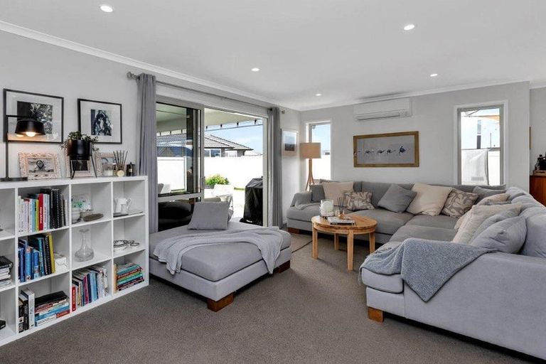 Photo of property in 16 Maturiki Drive, One Tree Point, 0118