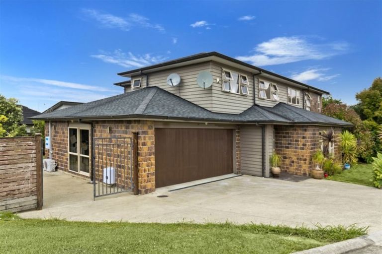 Photo of property in 1 Stow Place, Henderson, Auckland, 0612