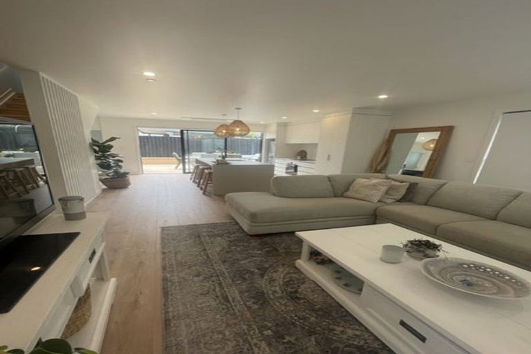 Photo of property in 16a Hamurana Place, Te Atatu Peninsula, Auckland, 0610