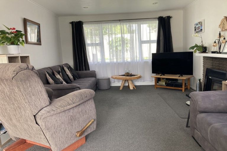 Photo of property in 17 Hutchins Street, Waitara, 4320