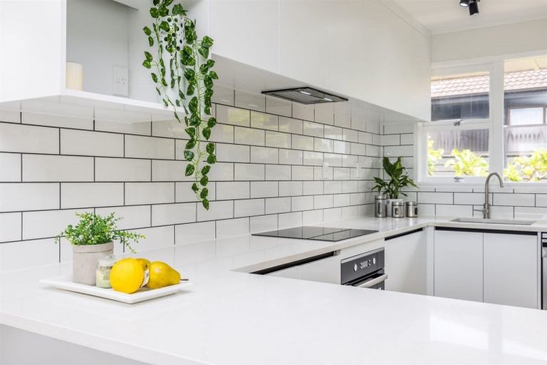 Photo of property in 3/240 Hurstmere Road, Takapuna, Auckland, 0622